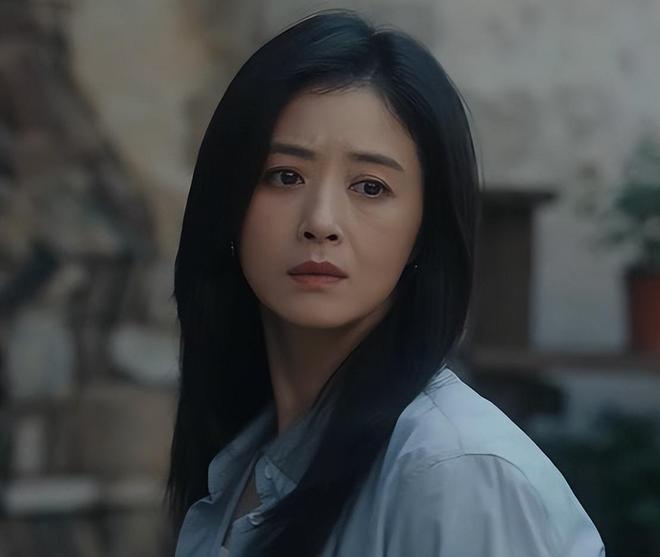 侯岩松的演技蒋欣的脸蛋童瑶的衣品必一运动央视《四喜》出圈理由:(图8) 侯岩松的演技蒋欣的脸蛋童瑶的衣品必一运动央视《四喜》出圈理由:(图8)