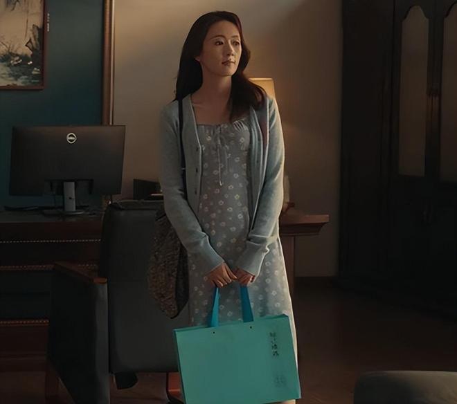 侯岩松的演技蒋欣的脸蛋童瑶的衣品必一运动央视《四喜》出圈理由:(图11) 侯岩松的演技蒋欣的脸蛋童瑶的衣品必一运动央视《四喜》出圈理由:(图11)