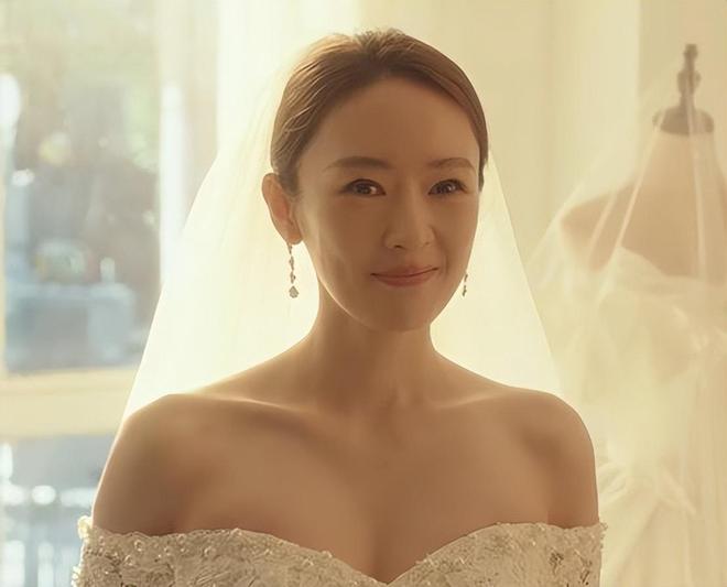 侯岩松的演技蒋欣的脸蛋童瑶的衣品必一运动央视《四喜》出圈理由：(图18)