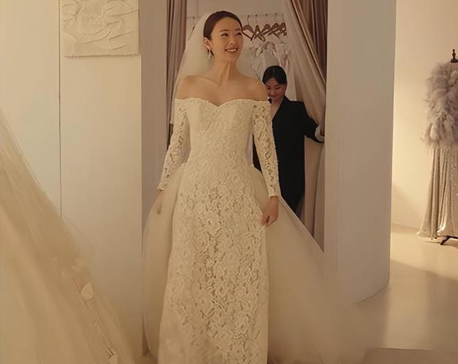 侯岩松的演技蒋欣的脸蛋童瑶的衣品必一运动央视《四喜》出圈理由:(图14) 侯岩松的演技蒋欣的脸蛋童瑶的衣品必一运动央视《四喜》出圈理由:(图14)