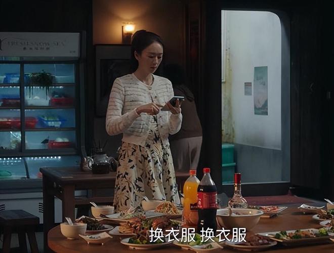 侯岩松的演技蒋欣的脸蛋童瑶的衣品必一运动央视《四喜》出圈理由:(图21) 侯岩松的演技蒋欣的脸蛋童瑶的衣品必一运动央视《四喜》出圈理由:(图21)