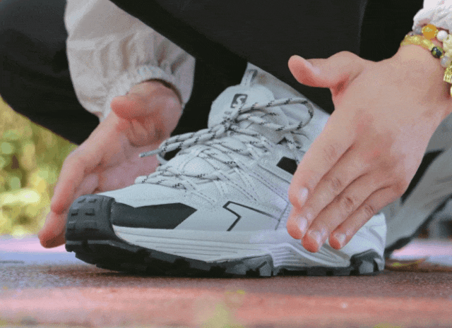 轻人:不一定爬山但是爱穿山地鞋?必一体育运动app松弛到底的年(图8) 轻人:不一定爬山但是爱穿山地鞋?必一体育运动app松弛到底的年(图8)