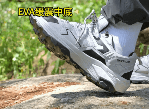 轻人:不一定爬山但是爱穿山地鞋?必一体育运动app松弛到底的年(图12) 轻人:不一定爬山但是爱穿山地鞋?必一体育运动app松弛到底的年(图12)