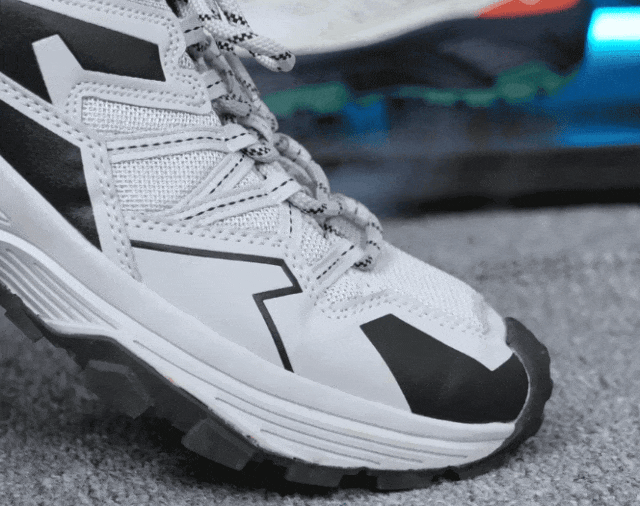 轻人:不一定爬山但是爱穿山地鞋?必一体育运动app松弛到底的年(图13) 轻人:不一定爬山但是爱穿山地鞋?必一体育运动app松弛到底的年(图13)